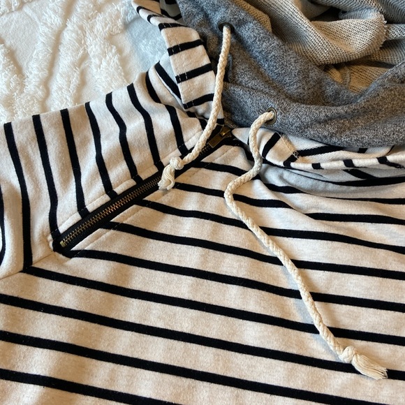 Ampersand Ave double hood sweatshirt - Picture 5 of 6